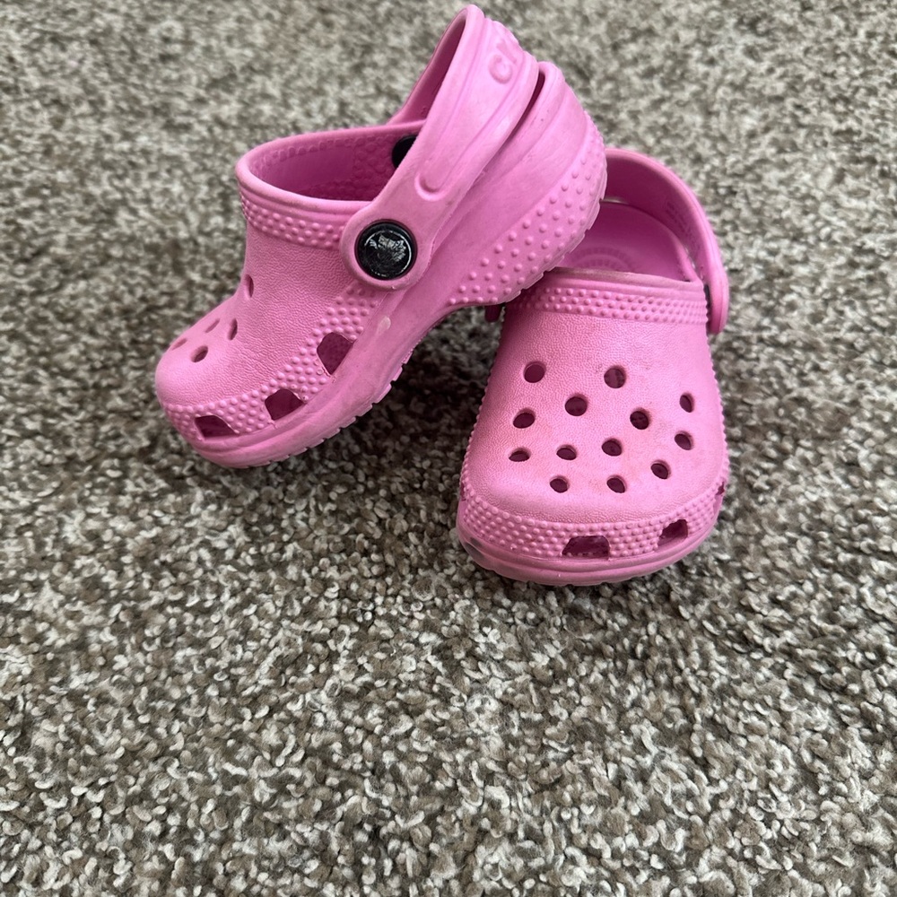 ⭐️5/$25⭐️CROCS Kids Vibrant Pink Sandals